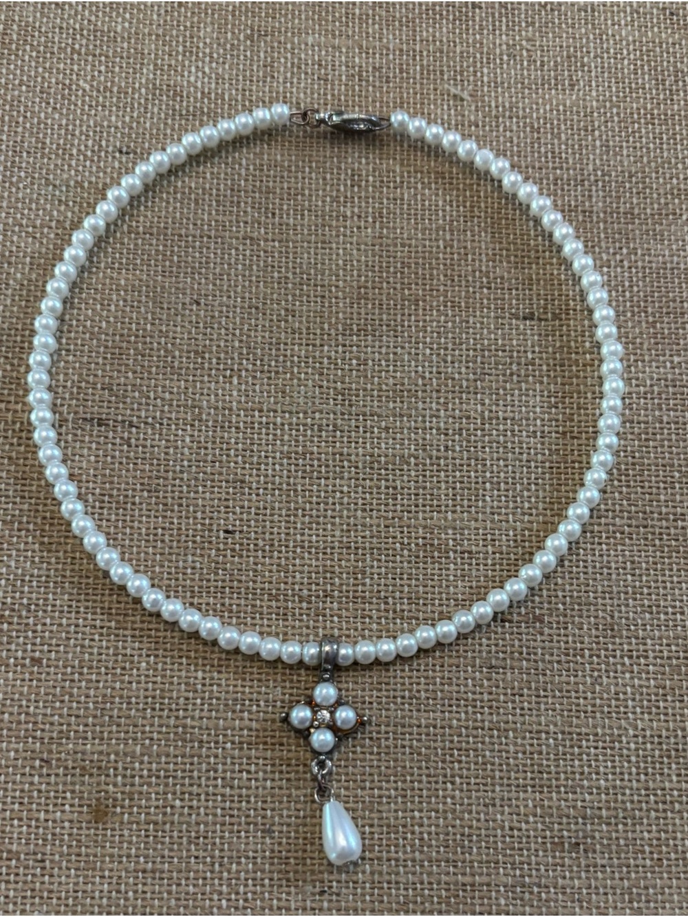 Faux Pearl Choker With Charm